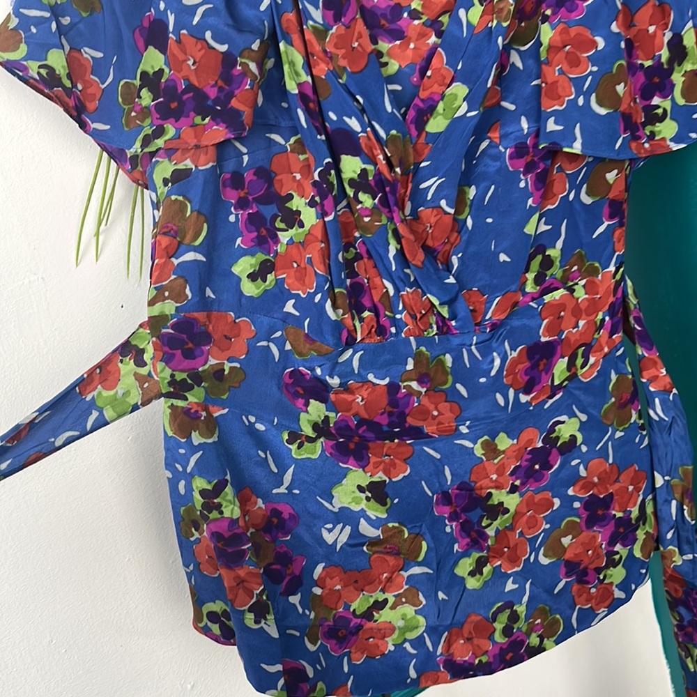 Girls from Savoy Anthropologie
Blue Floral Silk Tie Waist Top blouse sz 4 - Picture 7 of 7